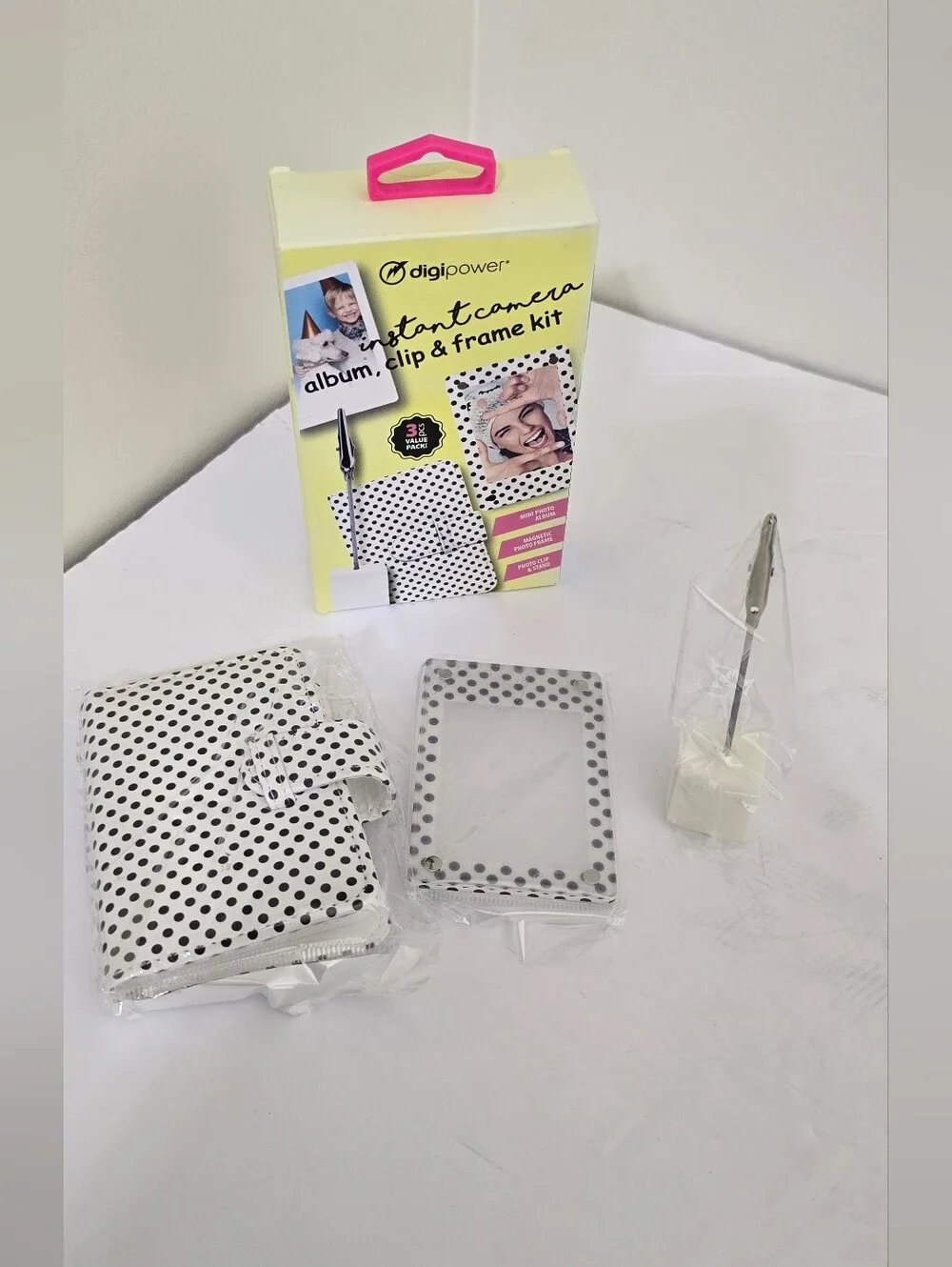 brand new DIGIPOWER instant camera Polka Dot Mini Album Photo Clip Frame Kit